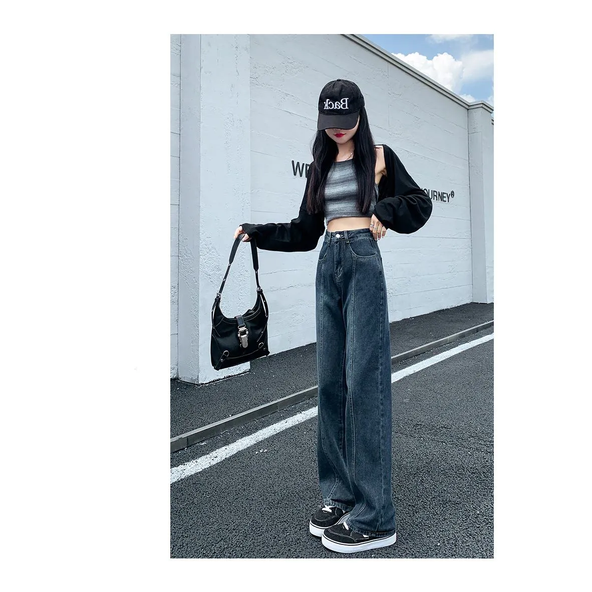 Straight Leg Loose Fit Simplicity High-Waisted Jeans
