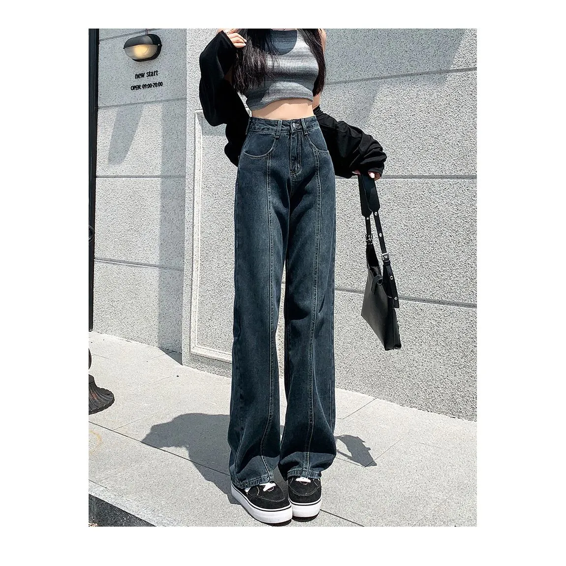 Straight Leg Loose Fit Simplicity High-Waisted Jeans