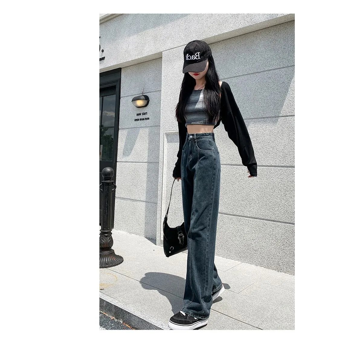 Straight Leg Loose Fit Simplicity High-Waisted Jeans