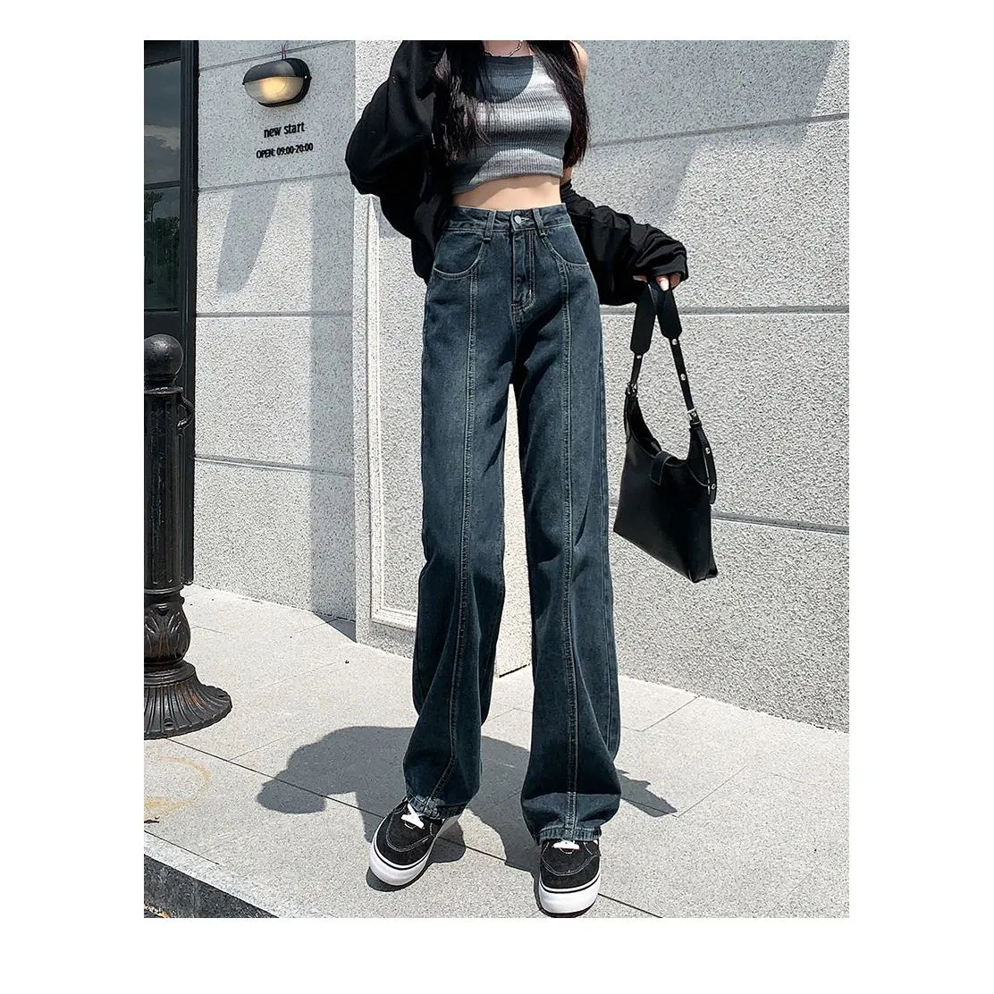 Straight Leg Loose Fit Simplicity High-Waisted Jeans