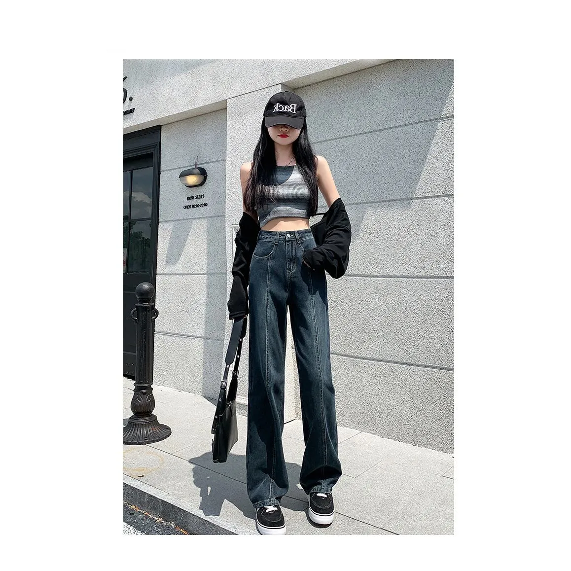 Straight Leg Loose Fit Simplicity High-Waisted Jeans